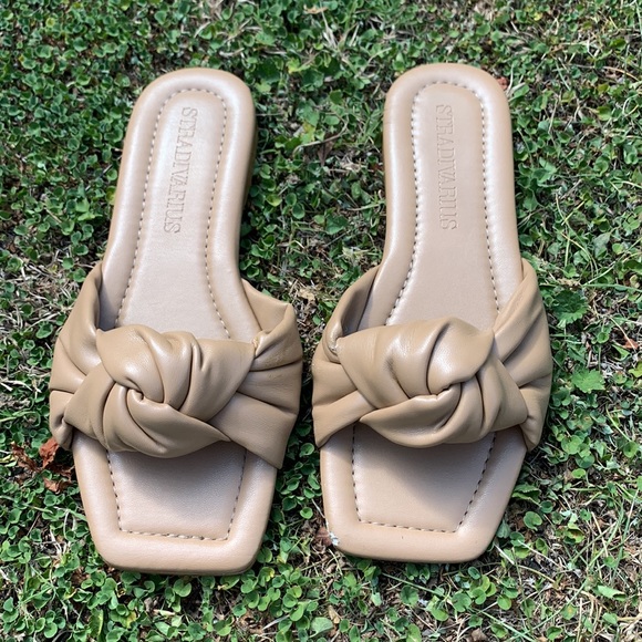 Stradivarius Padded Knot Flat Tan Sandal Slides - Picture 4 of 12